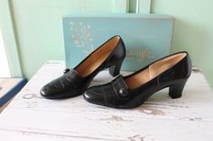 "1960s size 6.5M womens good vintage condition / with wear from age and storage RARE and adorable!! these are so so fancy! RARE! black coloring comes with original vintage shoe box 9.75\"tip to tip (taken from inside shoe) 3 1/8\"ball 2.5\"heel Thank YOU and please feel free to ask me any ?s:) Have a lovely day!! xoxo www.etsy.com/shop/retroandme" 60s Shoes Women, Vintage Block Heel Heels For Work, Vintage Block Heel Work Heels, Vintage Block Heel Court Shoes For Formal Occasions, Vintage Court Shoes With Block Heel For Formal Occasions, Vintage Formal Court Shoes With Block Heel, Vintage Court Shoes For Work, Vintage Almond Toe Court Shoes For Work, Black Heels Elegant