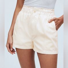 Off-White Garment Dyed For A Worn-In Look, These Shorts Have A Comfy Pull-On Paperbag Waistband And Handy Oversized Pockets. They're Designed To Go Perfectly With Your Favorite Tee. Never Worn! Paperbag Shorts, Paper Bag Shorts, Preppy Chic, Madewell Denim, Dressy Tops, Madewell, Paper Bag, Women Jeans, Womens Sizes