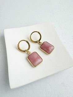 Elevate your style with these stunning Pink Opal Huggie Earrings in gold. Perfectly blending elegance and charm, these earrings feature natural pink opals set in a sleek gold frame, making them a versatile addition to any outfit. Whether you’re heading to a special event or adding a touch of luxury to your everyday look, these huggie earrings are sure to impress. Tap to add a hint of rosy sophistication to your jewelry collection! Fun Vibes, Frame Making, Turquoise Boho, Chain Extenders, Earrings In Gold, Huggie Earrings, Gold Drop Earrings, Pink Opal, Jewelry Case