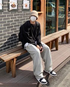 Korean Sporty Outfits Men, Beige Beanie Outfit, Asian Street Fashion Men, Boys Aesthetic Outfits, Asian Streetwear, Boys Fits, Guy Fits