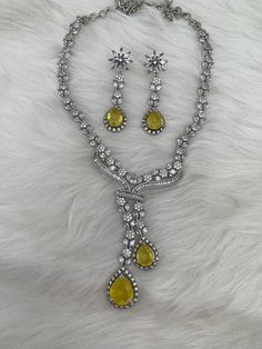 Party Clavicle Chain Jewelry With Teardrop Pendant, Elegant Yellow Teardrop Pendant Jewelry, Silver Teardrop Pendant Necklace With Matching Earrings, Formal Yellow Teardrop Pendant Jewelry, Elegant Yellow Crystal Necklace, Teardrop Necklace With Matching Earrings For Parties, Party Teardrop Necklace With Matching Earrings, Yellow Crystal Necklace For Party, Yellow Pendant Jewelry For Wedding