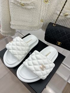 Size: 35-43It comes with Dust box, Care manual, Tag and Paper bag.Guide about size: Girly Shoes Sneakers, Chanel Slides, Diamond Shoes, Pretty Sneakers, Pretty Sandals, Fashion Slides, Trendy Shoes Sneakers, Mode Zara, Pretty Shoes Sneakers