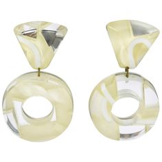 Harriet Bauknight for Kaso designed these stunning lucite or resin clip-on earrings. The giant donut's dangling shape with a geometric design features a dimensional multilayer Lucite with inclusions. The pieces have a contrasted pattern in a mirror effect, a frosted texture, and a pale winter palette in assorted white, off-white, and pale yellow. The earrings are unsigned, whereas the specific rotating clip back and the design are an unmistakable brand signature. Harriet Bauknight is an American Frosted Mirror, Giant Donut, Colorless Diamond, Designer Fashion Jewelry, Stylish Earring, Fashion Jewelry Earrings, Earrings White, Pearl Earrings Dangle, Antique Earrings