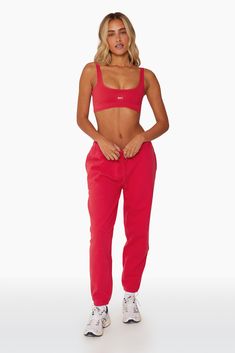 Spice up your comfort game with our Heavyweight Sweats Drawstring Sweatpants in Spicy. Featuring a perfectly oversized fit, full-length inseam, and encased elastic waist and ankle bands, these pants are made from our heavyweight sweats fabric for ultimate relaxation. 32a Bra, Oversized Pants, Drawstring Sweatpants, Style Lounge, Sweat Top, Lounge Top, Workout Attire, Sweat Hoodie, Sweat Shorts