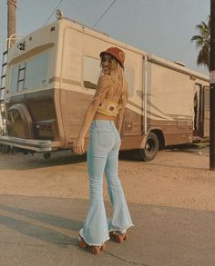 70s Roller Skating Outfits, Skate Aesthetic Outfits, Outfit Retro, Classic Corvette