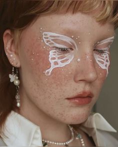 butterfly makeup Hot Makeup Looks, Butterfly Makeup, My Butterfly, Hot Makeup, Ethereal Makeup, Fairy Makeup, White Wings