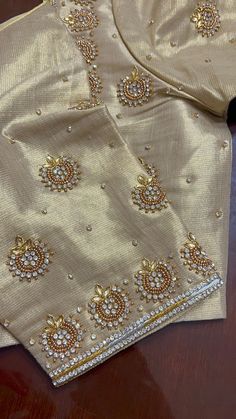 Golden Blouse Embroidery Designs, Golden Aari Blouse Designs, Golden Blouse Aari Work Designs, Gold Blouse Aari Work Designs, Aari Blouse Design Simple, Blouse Maggam Work Design, Gold Blouse Maggam Work, Zardosi Blouse Designs, Aari Blouses Weddings