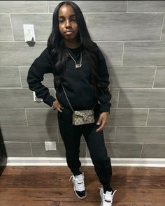 Black Hoodie Outfit Ideas, Essentials Hoodie Outfit Black Women, Bummy Outfits For School Winter, Flare Sweatpants Outfit Black Women, Calm Outfits For School, Blackout Outfit, Calm Fits Black Woman, Black Sweatpants Outfit Black Women, Outfit Ideas Jordans