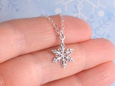 Snowflake Necklace, Best Jewelry Stores, Girly Jewelry, Silver Earring, Let It Snow, Pretty Jewellery, Cute Jewelry, Sterling Silver Necklaces, Silver Necklaces