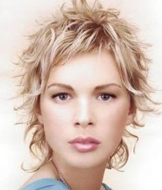 Short Curly Hairstyles For Women, Crop Haircut, Haircut Styles For Women, Medium Long Hair, Short Wavy Hair, Chic Hairstyles, Short Hairstyle, Short Hair With Layers