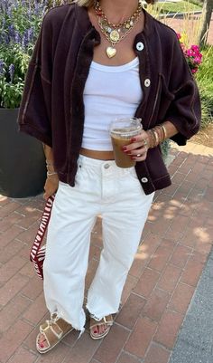 Florida In The Winter Outfits, Florida Winter Fashion, Carrie Bankston, Winter Florida Outfits, Cold Beach Day Outfit, Florida Winter Outfits, Chill Fashion, Florida Outfits, Spring 2025