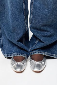 Chica Cool, 일본 패션, Neue Outfits, Moda Vintage, Silver Shoes, Leather Ballet Flats