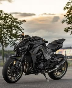 a black motorcycle is parked on the street