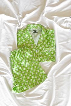 Our luxuriously soft original design pajamas are perfect for weddings, bridal parties, holidays, getaways, bachelorette weekends, vacations, or just lounging at home. Features a button front shirt and elastic waist bottoms. We can print names, monograms, initials, titles, or logos in a variety of font choices. All text is printed on the front pocket. SMALL MED LARGE XL 2XL in stock & ready to ship in stock & ready to ship in stock & ready to ship in stock & ready to ship in stock & ready to ship Checkered Pajamas, Pajamas Green, Robes Satin, Wedding Robes, Wedding Tropical, Green Daisy, Cute Pjs, Bridal Party Robes, Wedding Robe