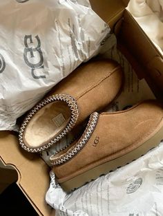 #tasman #ugg Aesthetic Wishlist, Ugg Tasman Slippers, Ugg Tasman, Shoes Ideas, Ugg Slippers