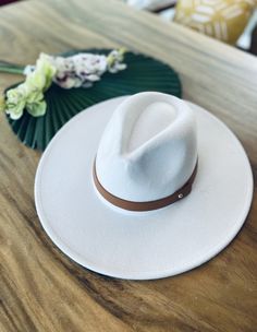 Structured wide brim panama hat in vegan felt. Matching grosgrain band Flat and stiff brim Adjustable inner drawstring Crown size: 57 cm Brim: 4 in. 100% polyester Cowboy Carter, Nashville Outfit, Style Bundle, Wide Brim Fedora, Women's Shoes Accessories, Modern Boutique, Ultra Modern, Travel Fashion, Felt Hat