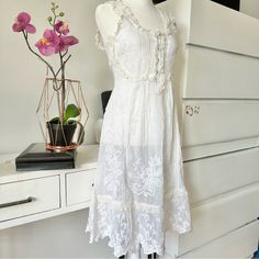 Cottage Core White Dress Milkmaid Cowgirl White Midi Dress Brand: Piluca Bayarri Ibiza Tag Size M See Through: Yes Stretch: No Pit To Pit 16"In Lay Flat Length 33"In Ibiza Dress, White Midi Dress, Dress Brands, Ibiza, White Dress, Colorful Dresses, Midi Dress, Womens Dresses, White