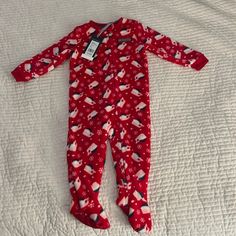 Vineyard Vines Santa Whales Baby 12-18 Month Pajamas Nwt Red Long Sleeve Onesie For Loungewear, Red Onesie For Winter Loungewear, Red Winter Onesie For Loungewear, Red Winter Onesie For Sleep, Red Winter Sleep Onesie, Kids Pajamas, Whales, Vineyard Vines, Vines