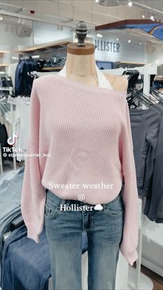 #hollister #sweater #sweaterweather #hollistersweater #stockholm #girly #outfit #outfit #outfitinspo #aesthetic Pink Hollister Coat, Christmas List 2024 Clothes, Cute Sweaters Outfits, Stockholm Winter Fashion, 2019 Outfits Aesthetic, School Outfit Inspo Winter, Holister Sweaters, Stolkhome Aesthetic, Pink Sweater Outfit Aesthetic