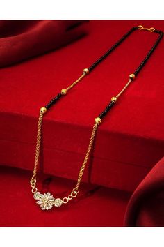 Stylish Mangalsutra Designs for The New Brides Long Mangalsutra Designs Gold, Long Mangalsutra Designs, Mangalsutra Designs Gold, Long Mangalsutra, Small Earrings Gold, Jewelry Hacks, Ethnic Clothes, Bridal Necklace Designs, Neck Pieces Jewelry