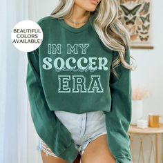 This personalized soccer sweatshirt is the perfect soccer gift for soccer mom, soccer coach, soccer aunt, etc. Customize this shirt to fit your needs. This is the perfect long sleeve soccer game day shirt to cheer up any game! 𝐃𝐄𝐓𝐀𝐈𝐋𝐒  🌟Unisex Crewneck Sweatshirt  🌟100% ring-spun cotton threads for unmatched softness 🌿  🌟Light fabric (6.4 oz/yd² or 217 g/m²)  🌟Relaxed fit for extra comfort  🌟Printed with eco-friendly dyes ✨ Incredible Quality 🌱 Environmentally Friendly 🌱 Sustainab Personalized Sporty Tops For Sports, Sporty Personalized Tops For Sports Events, Casual Personalized Tops For Game Day, Green Sweatshirt With Letter Print For Fans, Personalized Crew Neck Sports Top, Preppy Soccer, Coach Soccer, Soccer Sweatshirt, Soccer Coach Gifts