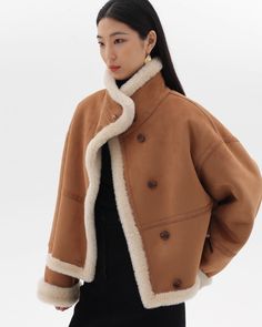 A must-have seasonal shearling jacket.

A well-thought-out design that looks great whether you wear it as a stand-up collar or as a large folded collar.

The lining is boa and warm, and the oversized design allows you to wear it inside, making it highly functional.
◾️Model
Height/Weight：170cm(66.9in)
Fitting Size：M



Size (cm)
Length
Chest
Shoulder
Sleeve Length


S
55
122
63
53


M
56
126
64
54


L
57
130
65
55 Brown Shearling Outerwear For Fall, Chic Brown Shearling Outerwear, Brown Fur Coat With Padded Collar For Fall, Brown Shearling Outerwear For Winter, Brown Shearling Outerwear For Work, Winter Brown Shearling Outerwear, Brown Shearling Outerwear With Faux Fur Lining, Brown Shearling Outerwear With Padded Collar, Brown Sheepskin Outerwear For Work