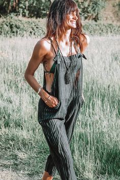 Striped suspender wide-leg jumpsuit – IFAUN Long Overalls, Festival Must Haves, Loose Overalls, Cute Overalls, Strap Pants, Adventure Seeker, Suit Casual, Old Person, Loose Jumpsuit