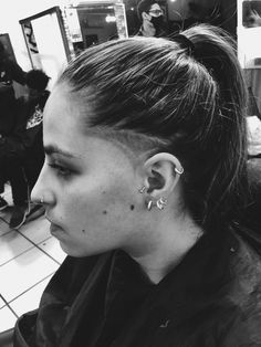 Undercut Girl, Blue Natural Hair, Side Undercut, Undercut Curly Hair, Haircuts For Long Hair With Layers, Girls Short Haircuts, Punk Hair