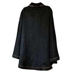 Get ready in style with this Steampunk woolen cloak. Crafted with precision and attention to detail, this Steampunk cloak is made from high-quality woolen fabric, ensuring warmth and comfort during those chilly Steampunk adventures. The classic Steampunk design and intricate details, such as antique buttons and ornate trims, add a touch of Victorian charm to your outfit. Size guide: Steampunk Coat, Embroidery Winter, Jacket Embroidery, Style Steampunk, Cape Jacket, Halloween Quilts, Steampunk Design, Cape Coat, Antique Buttons