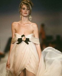 Chanel Spring Summer, 90s Model, Iconic Dresses, Chanel Spring, Alexandre Vauthier, Model Aesthetic