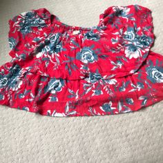 Worn Once Off Flowy Off The Shoulder Top - Super Cute On! Red Printed Vacation Top, Red Printed Tops For Day Out, Red Printed Summer Top, Red Cotton Summer Tops, Red Floral Print Summer Tops, Red Floral Print Top For Day Out, Off The Shoulder Top, Lady In Red, Shoulder Top