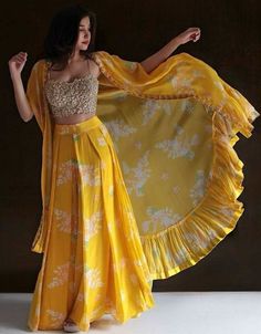 भारतीय दुल्हन संबंधी, Haldi Dress, Lehenga Choli Designs, Haldi Outfits, Function Dresses, Wedding Lehenga Designs