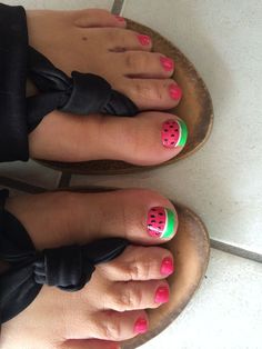 Watermelon Toes, Neon Toe Nails, Toe Nail Design, Strawberry Nail Art, Pink Toe Nails, Watermelon Nails, Summer Toes