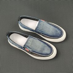 Geschlecht: Männer	Typ: Slipper	Hauptmaterialien: Leinwand	Innensohle: Schweinsleder	Sohle: Gummi	Verschlussart: Slip-on	Stil: Alltag, Lässig, Mode	Jahreszeit: Frühling, Herbst	Absatzhöhe: Niedrig (3 cm) Casual Round Toe Slip-ons For Streetwear, Casual Denim Slip-on Sneakers, Streetwear Slip-on Loafers With Rubber Sole, Casual Blue Loafers With Round Toe, Summer Streetwear Slip-ons With Round Toe, Denim Slip-on Sneakers For Spring, Blue Flat Slip-ons Casual Style, Blue Casual Slip-ons With Flat Heel, Casual Blue Slip-ons With Flat Heel