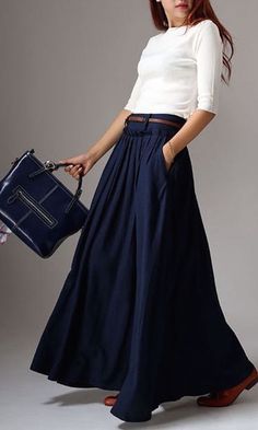 Minimalisticky Chic, How To Wear Belts, Sukienki Maksi, Full Flared Skirt, Long Linen Skirt, Best Maxi Dresses, Rok Outfit, Blue Pleated Skirt, Maxi Rok