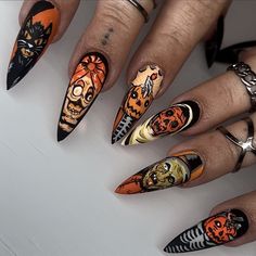 Dead Nails, Halloween Nails Designs, Fun Halloween Nails, Spooky Halloween Nails, Simple Skull, Latest Nail Designs, Cartoon Nails, Dark Green Nails, Cartoon Halloween