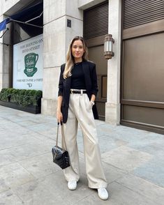 Kate Hutchins, Beige Hose, Wide Leg Pants Outfit, Chique Outfit, Legs Outfit