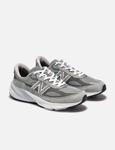 最后清货：不设退货或换货.货品详情:.New Balance.990V6.Round toe.Lace-up closure.Suede upper.Contrasting panelling design.Reflective accents.Side logo patch.ENCAP technology.Branded insole.Cushioned midsole.Rubber outsole.Color: Grey.材质：100% Suede Leather, 100% Textile; 100% Rubber.更多.运动鞋.及.鞋履.货品编号: 896479 Gray New Balance High-top Running Sneakers, New Balance Gray High-top Sneakers With Cushioned Footbed, Gray New Balance High-top Sneakers With Cushioned Footbed, Classic Gray Breathable Sneakers, Modern Gray Running Shoes With Branded Insole, Classic Gray Running Shoes With Medium Fit, Classic Gray Running Shoes, Panelling Design, New Balance Made In Usa