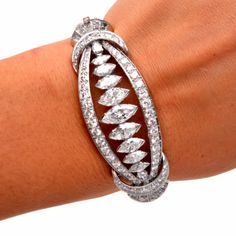 Bracelet Fine Jewelry, Beautiful Jewelry Diamonds, Glamorous Jewelry, Platinum Bracelet, Retro Bracelet, Antique Bracelets, Jewelry Workshop, Diamond Jewelry Designs, Rose Jewelry