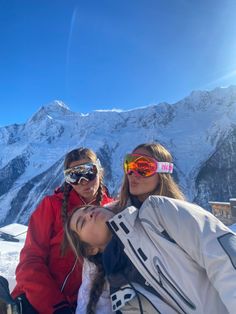 Hiking Core, Ski Girls, Chalet Girl, Ski Party