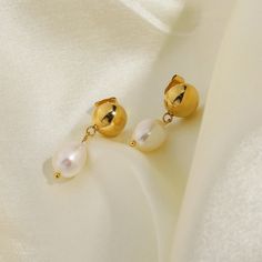 Indulge in the classic beauty of Pearl Drop Earrings, elegantly crafted in 18k gold plating. These earrings feature lustrous pearls that gracefully dangle, adding a touch of timeless sophistication to any attire. Classic Pear-shaped Gold Earrings, Classic Pearl Pendant Earrings In 14k Gold Filled, Elegant Gold Plated Single Teardrop Earring, Classic Gold Plated Teardrop Earrings For Formal Occasions, Elegant Teardrop 14k Gold Filled Earrings, Classic 14k Gold Filled Pearl Pendant Earrings, Classic 14k Gold-filled Pearl Pendant Earrings, Refined Gold Pearl Earrings For Anniversary, Gold-plated Gold Earrings With Pearl Chain