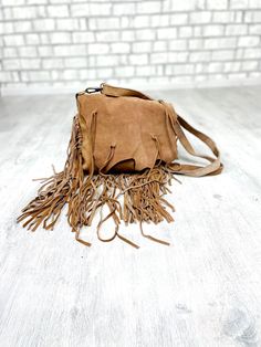 "Fringe  leather bag Vintage leather tote tote bag market bag womens handbag Vintage womens bag Handle Bag womens boho bag  leather handbag Please refer to photos for details of condition.  Size: 10 \" (26 cm) * 10 \" (26 cm) Made of thick brown genuine leather  The color on the pictures may vary due to monitor settings and light reflections.                                                               We appreciate your patience. Thank you so much for looking at my works! Please do not hesitat Boho Leather Bags, Leather Fringe Bag, Womens Handbag, Womens Bag, Handbag Vintage, Bags Leather Handbags, Vintage Leather Bag, Market Tote, Boho Bag