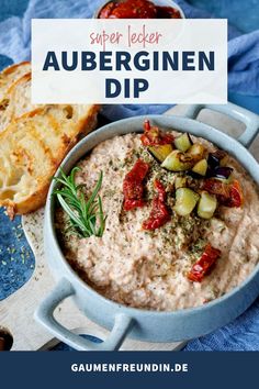 an image of a bowl of dip with bread in the background and text overlay reading super leker aubereinn dip