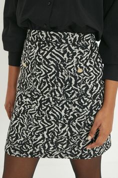 This stylish black and white skirt is perfect for any occasion. The zebra print pattern adds a touch of wildness to your outfit, while the jacquard fabric gives it a luxurious feel. The skirt features buttons down the front, adding a touch of sophistication to the design. Dress it up with heels and a blouse for a night out, or pair it with a t-shirt and trainers for a more casual look. Either way, this skirt is sure to turn heads. Plus Size Jumpers, Casual Work Dresses, Petite Jumpsuit, Sequin Outfit, Skirt With Buttons, Petite Coat, Black And White Skirt, Floral Shirt Dress, Tall Clothing