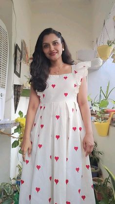 Best Frock Design For Women, New Model Skirt And Top, Cotton Frock Stitching Ideas For Women, White Frock Designs For Women, Kurthis Models For Stitching Cotton, Freshers Dress Ideas, Frock Design Women, Frock Neck Designs For Girl, Butterfly Hands For Long Frocks