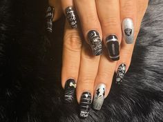 🖤🩶🤍#dndgelpolish @dndgel #maniology @hellomaniology #maniologyambassador @clearjellystamper #footballnails #raiders #raidersnails Raiders Nails, Football Nails, Dnd Gel Polish, Nails