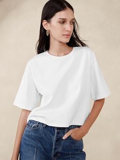 Heavy Cotton Boxy Crop T-Shirt | Banana Republic Oversized White Shirt, Baggy Tee, Fall Capsule Wardrobe, Crop T Shirt, Tshirt Outfits, Crop Tshirt, Crop Shirt, Cropped Tank Top, White T