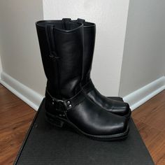 Frye Harness 12r Boots Black Us Mens Size 12 M These Boots Are In Excellent Condition. They Show Some Slight Signs Of Wear. The Soles Are In Excellent Shape. See Pictures, Ask Questions. Frye Shoes, Boots Black, Black Boots, Men's Shoes, Shoe Boots, Size 12, Man Shop, Signs, Boots