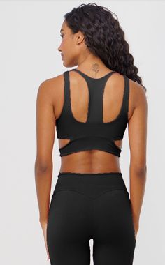 Monochrome cropped cut out in a surprising design to modernize your look. Its barred does not tighten the waist when wearing. Made of opaque and full-bodied fabric, it contains removable bulge and offers 50+ UV protection. Combine with your favorite leggings or shorts for a complete cutest look. Stretch Crop Top With Mesh Back, Stretch Mesh Back Crop Top, Stretch Cropped Tops With Mesh Back, Black Crop Top Activewear With Built-in Bra, Black Stretch Crop Top With Built-in Bra, Black Activewear Crop Top With Built-in Bra, Mesh Back Cropped Top, Black Compressive Sleeveless Crop Top, Black Seamless Crop Top Activewear