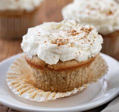 Apple Pie Cupcakes Quick Sweets, Apple Treats, Apple Pie Cupcakes, Boozy Cupcakes, Fall Cookie Recipes, Tin Recipes, Fun Cupcake Recipes, Apple Treat, Stabilized Whipped Cream